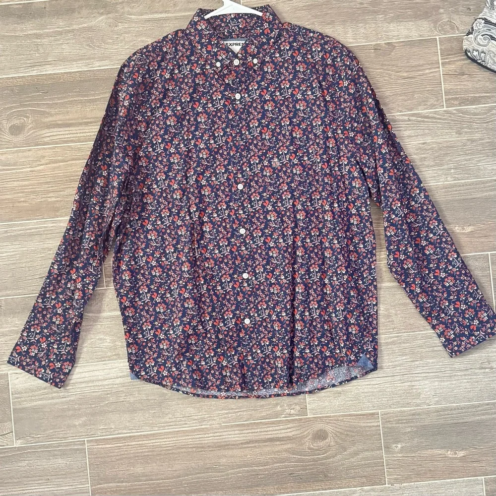 EXPRESS Men's Navy Floral Button Down Long Sleeve
Shirt size Large (NWT) - Picture 3 of 11
